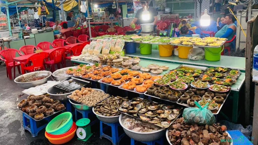 Kinh nghiệm đi chợ đêm Phan Thiết: Ăn uống, mua sắm, thưởng thức đặc sản