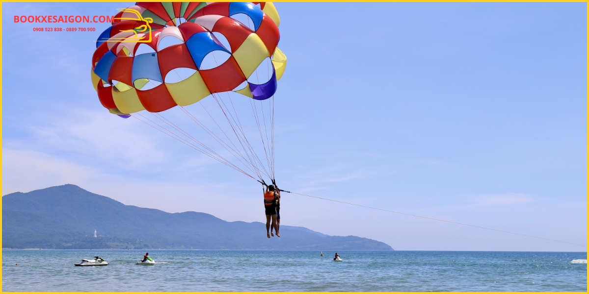 Dù lượn (Parasailing) ngắm biển từ trên cao