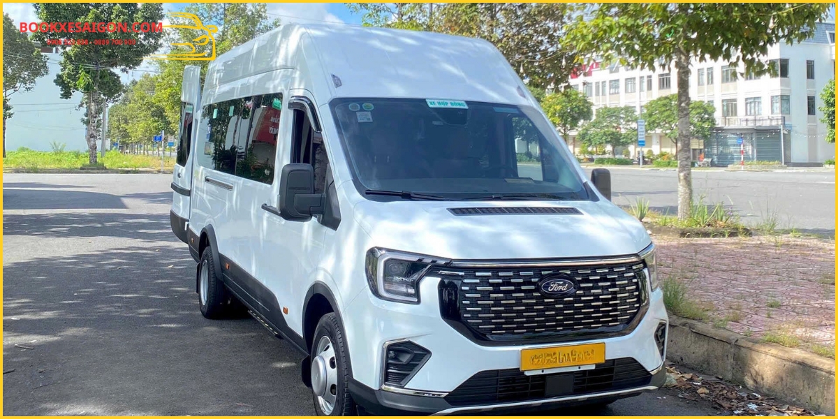 Vì sao nên chọn BOOKXESAIGON khi thuê xe 18 chỗ Sài Gòn đi Hồ Tràm